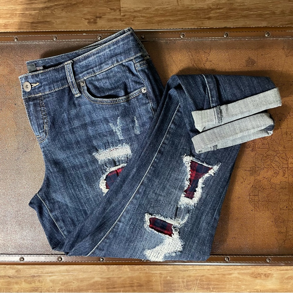 Torrid Boyfriend Ankle Stretch Mid-Rise Jean.